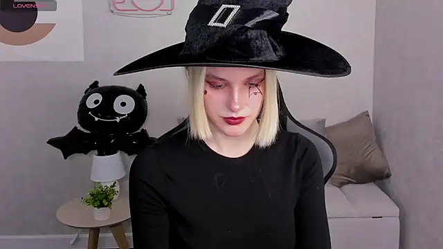 Snapshot of Carolin_Miller chatting on October 28, 2025, 7:29 am Carolin Miller online show from October 28, 2025, 7:29 am