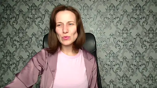 Kelly Kisss online show from December 5, 2025, 1:21 pm