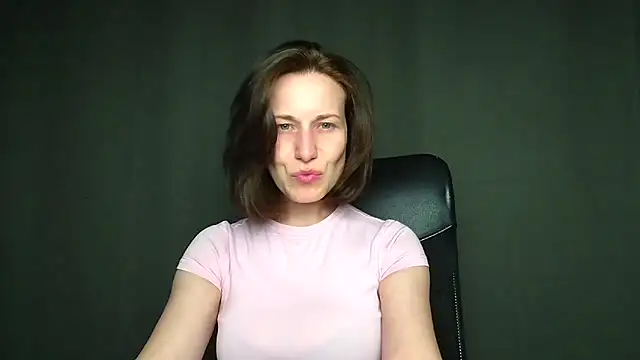 Snapshot of Kelly_Kisss chatting on April 26, 2026, 11:18 am Kelly Kisss online show from April 26, 2026, 11:18 am