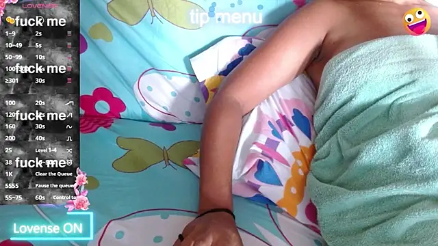 naomi powel online show from April 13, 2026, 7:18 pm