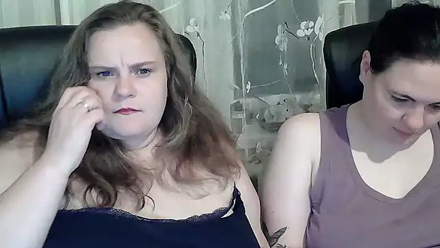 Snapshot of HollyXEva chatting on September 9, 2025, 8:29 pm HollyXEva online show from September 9, 2025, 8:29 pm