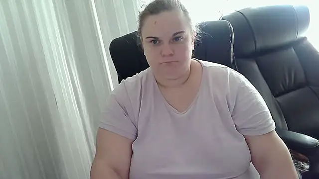 Snapshot of HollyXEva chatting on September 25, 2025, 7:47 am HollyXEva online show from September 25, 2025, 7:47 am