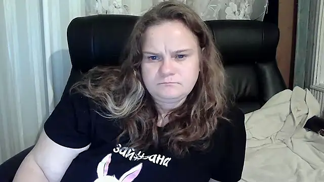 Snapshot of HollyXEva chatting on September 16, 2025, 8:21 pm HollyXEva online show from September 16, 2025, 8:21 pm