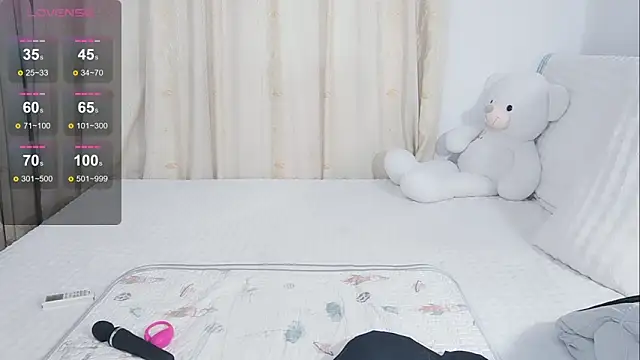 Snapshot of Ailsa-Baby chatting on October 19, 2025, 9:34 am Ailsa-Baby online show from October 19, 2025, 9:34 am