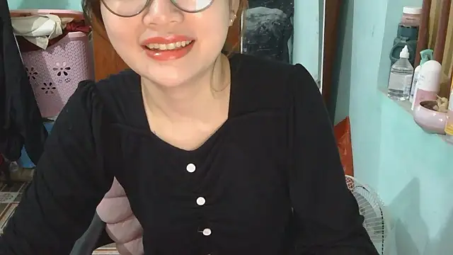 Uhem112 online show from November 1, 2025, 1:23 am