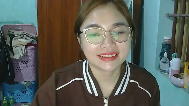 Uhem112 online show from November 4, 2025, 3:43 am