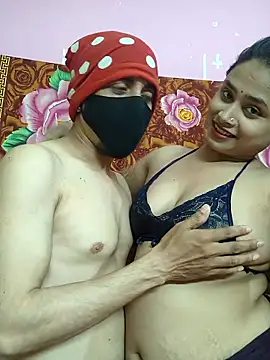 Seducing couple online show from February 28, 2026, 9:42 am