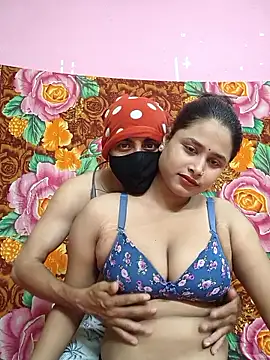 Snapshot of Seducing_couple chatting on June 18, 2026, 4:44 am Seducing couple online show from June 18, 2026, 4:44 am