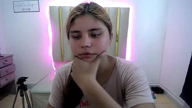 keilicita tonny 18 online show from October 9, 2025, 5:02 pm