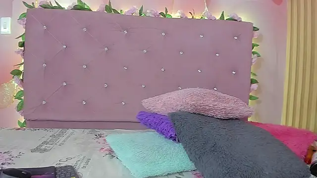 violet taylor  online show from April 9, 2026, 2:13 am