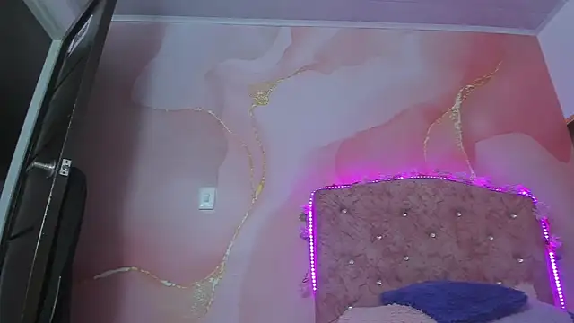 violet taylor  online show from November 15, 2025, 2:15 am