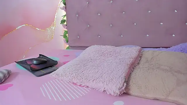 Snapshot of violet_taylor_ chatting on June 23, 2026, 2:20 am violet taylor online show from June 23, 2026, 2:20 am
