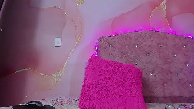 violet taylor  online show from February 21, 2026, 2:35 am