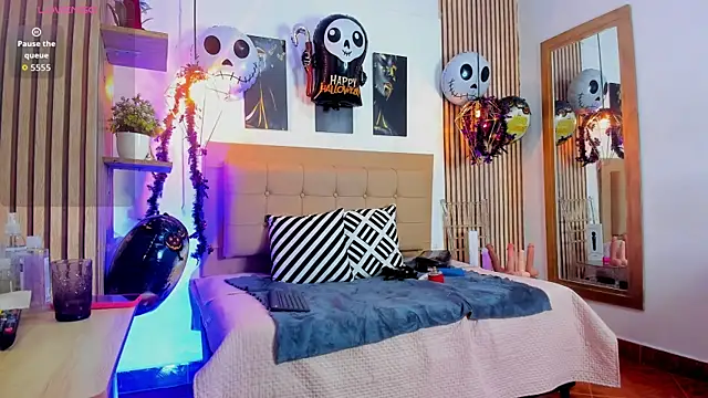  samanthaa foxx online show from October 15, 2025, 10:56 am