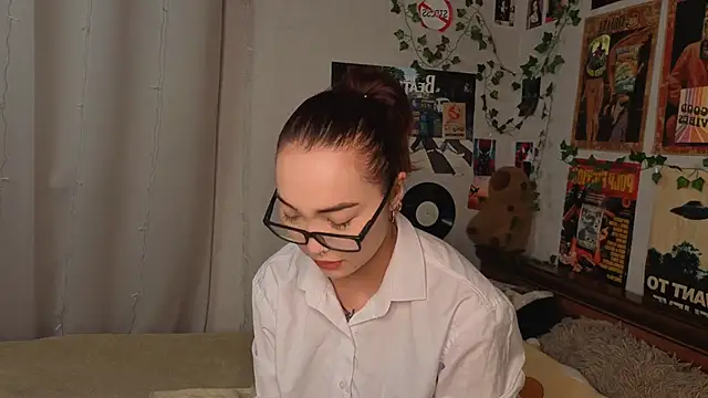 OdetteBiddy online show from November 28, 2025, 8:09 pm