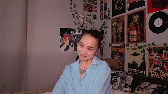 OdetteBiddy online show from November 22, 2025, 9:13 pm