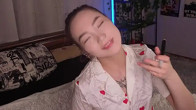 OdetteBiddy online show from December 17, 2025, 8:25 pm