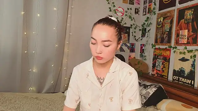 OdetteBiddy online show from November 26, 2025, 8:09 pm