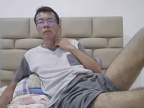 skinnylatino51 online show from February 3, 2026, 1:16 am