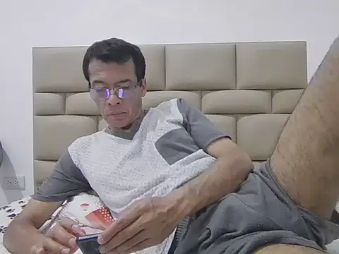 skinnylatino51 online show from February 18, 2026, 12:52 am