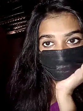 umairahaasan 1 online show from November 14, 2025, 10:08 am