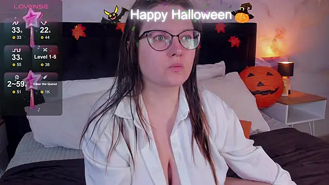 HelenDanvers online show from October 30, 2025, 1:37 am