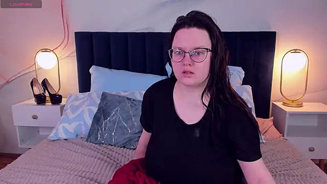 HelenDanvers online show from November 30, 2025, 2:45 am