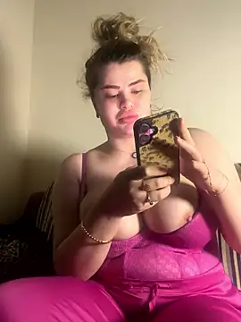 aydabella7777 online show from January 15, 2026, 12:36 am