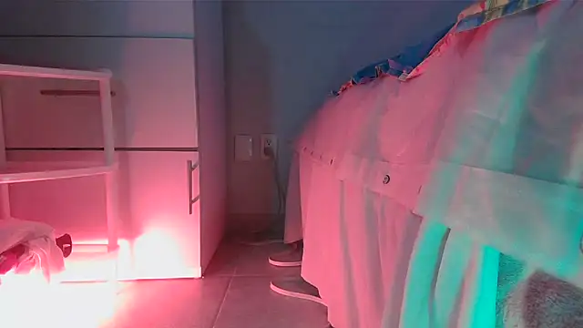 SatiroyNinfa online show from April 17, 2026, 9:28 pm