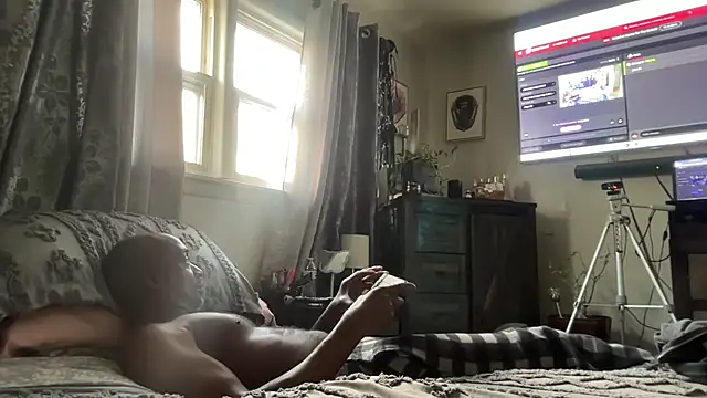 sexyred77713 online show from February 11, 2026, 9:36 pm