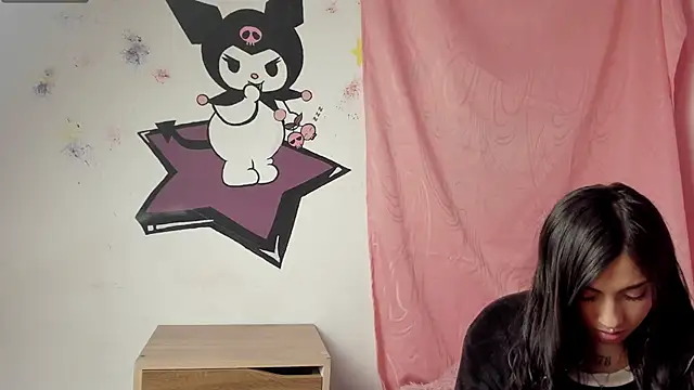 Snapshot of Alanaloiiss_ chatting on December 16, 2025, 4:39 am Alanaloiiss online show from December 16, 2025, 4:39 am