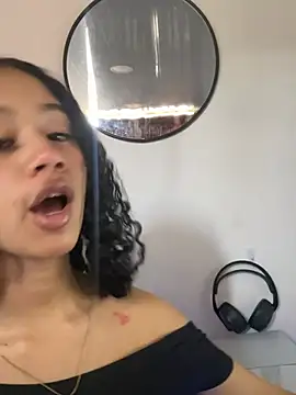 jadee8 online show from April 18, 2026, 5:59 pm