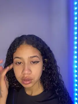 jadee8 online show from November 12, 2025, 7:40 pm