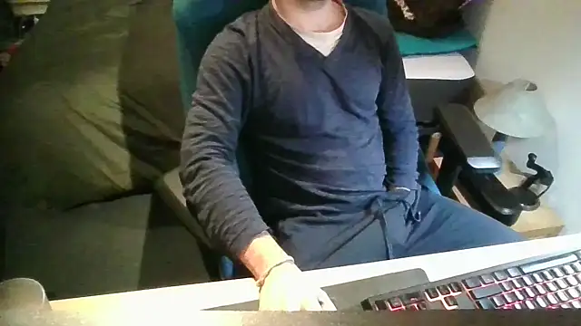 Snapshot of azdert210 chatting on March 1, 2026, 5:24 pm azdert210 online show from March 1, 2026, 5:24 pm