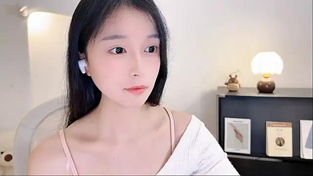 Onechestnut online show from November 2, 2025, 5:34 am