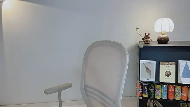 Onechestnut online show from April 7, 2026, 5:37 pm