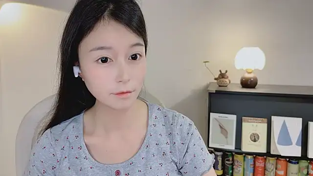 Onechestnut online show from April 12, 2026, 2:42 pm