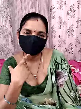 Snapshot of Lalitha-1995 chatting on November 28, 2025, 5:29 am Lalitha-1995 online show from November 28, 2025, 5:29 am