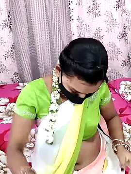 Snapshot of Lalitha-1995 chatting on October 5, 2025, 6:37 am Lalitha-1995 online show from October 5, 2025, 6:37 am