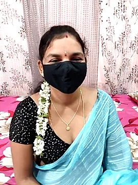 Snapshot of Lalitha-1995 chatting on November 6, 2025, 5:55 am Lalitha-1995 online show from November 6, 2025, 5:55 am