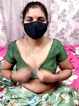 Snapshot of Lalitha-1995 chatting on November 4, 2025, 6:28 am Lalitha-1995 online show from November 4, 2025, 6:28 am