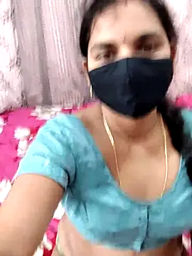 Snapshot of Lalitha-1995 chatting on October 19, 2025, 5:43 am Lalitha-1995 online show from October 19, 2025, 5:43 am