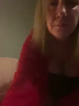 Snapshot of X-Victoria-X chatting on November 5, 2025, 1:42 am X-Victoria-X online show from November 5, 2025, 1:42 am