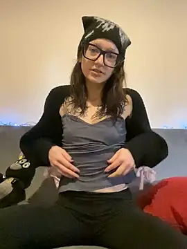 Snapshot of severingratty chatting on February 6, 2026, 9:49 am severingratty online show from February 6, 2026, 9:49 am