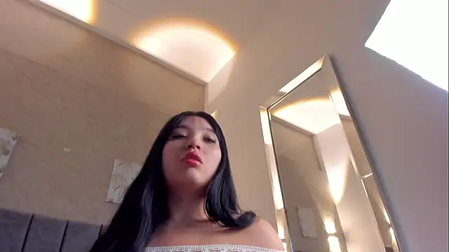 Lunaa bellaa online show from December 17, 2025, 7:41 pm