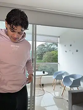 Rose-andres online show from March 4, 2026, 9:55 pm