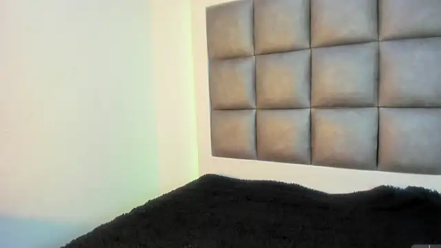 Mia lopez   online show from September 30, 2025, 1:28 pm