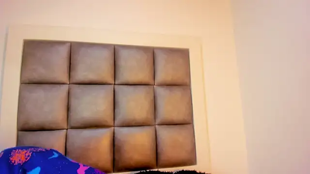 Mia lopez   online show from September 22, 2025, 1:28 pm