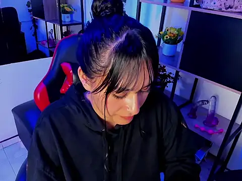 Snapshot of Dhaniela_Naugthy chatting on September 19, 2025, 12:36 am Dhaniela Naugthy online show from September 19, 2025, 12:36 am