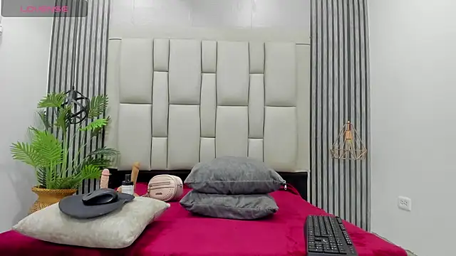 Snapshot of bryonycutee chatting on November 6, 2025, 1:04 pm bryonycutee online show from November 6, 2025, 1:04 pm